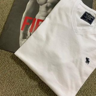 アバクロンビーアンドフィッチ(Abercrombie&Fitch)の☆アバクロ メンズワンポイントＶネックTシャツ☆M(Tシャツ/カットソー(半袖/袖なし))