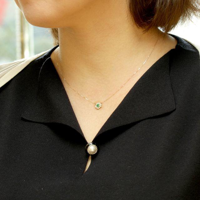 エメラルドの高貴な濃緑のかがやきが上品に感じられるネックレス エメラルドの高貴な濃緑のかがやきが上品に感じられるネックレス