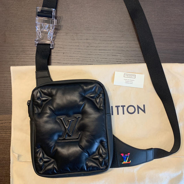 LOUIS VUITTON(ルイヴィトン)の【値下げ】【新品未使用　入手困難】ルイヴィトン　アシンメトリカル・スリングバッグ メンズのバッグ(ボディーバッグ)の商品写真