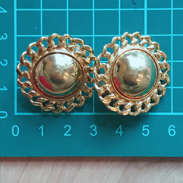 AVON(エイボン)のvintage AVON ゴールドチェーンイヤリング レディースのアクセサリー(イヤリング)の商品写真