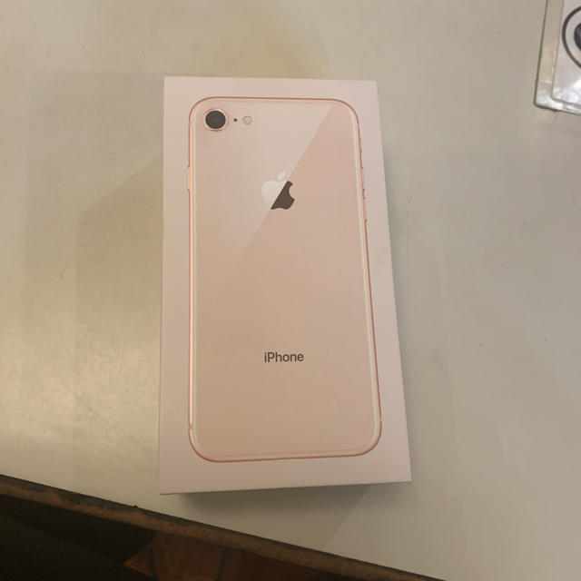 iPhone(アイフォーン)のiPhone8 スマホ/家電/カメラのスマートフォン/携帯電話(携帯電話本体)の商品写真