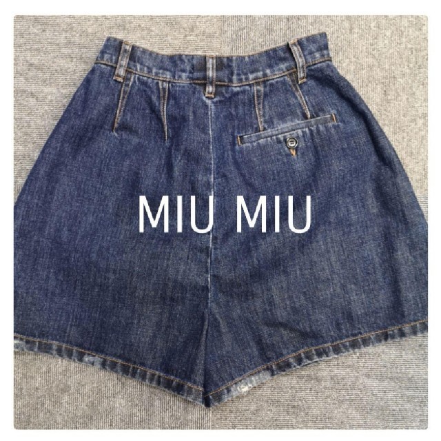 miumiu(ミュウミュウ)のMiuMiuデニムショートパンツ レディースのパンツ(ショートパンツ)の商品写真