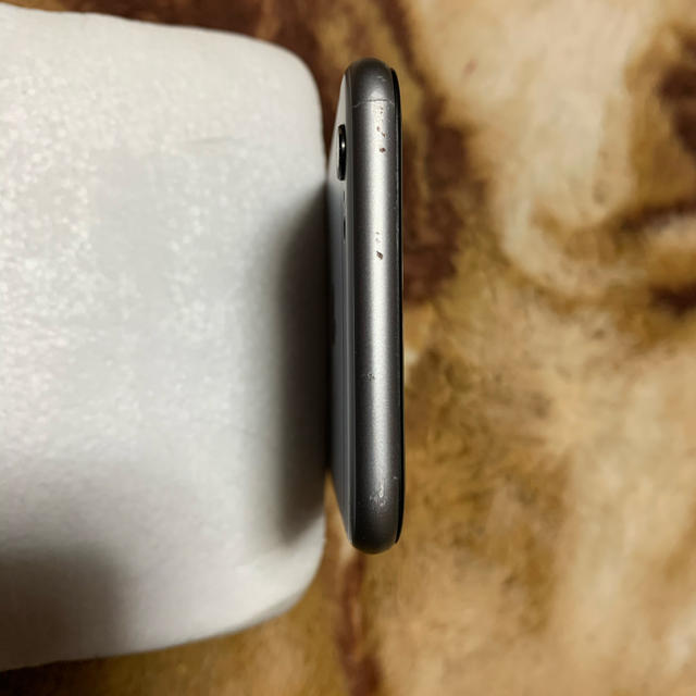 Apple(アップル)のiphone6s  シルバー　部品取用(ジャンク品) スマホ/家電/カメラのスマートフォン/携帯電話(スマートフォン本体)の商品写真