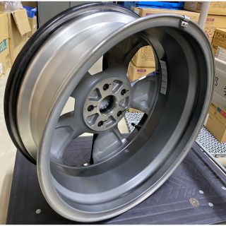 ほぼ新品!スバルフォレスター SK アドバンス 純正ホイール 4本セット