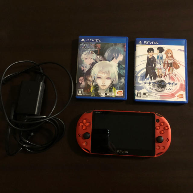 PlayStation Vita(プレイステーションヴィータ)のPSVita 本体 ピンク 充電器 ソフト2本付き エンタメ/ホビーのゲームソフト/ゲーム機本体(携帯用ゲームソフト)の商品写真