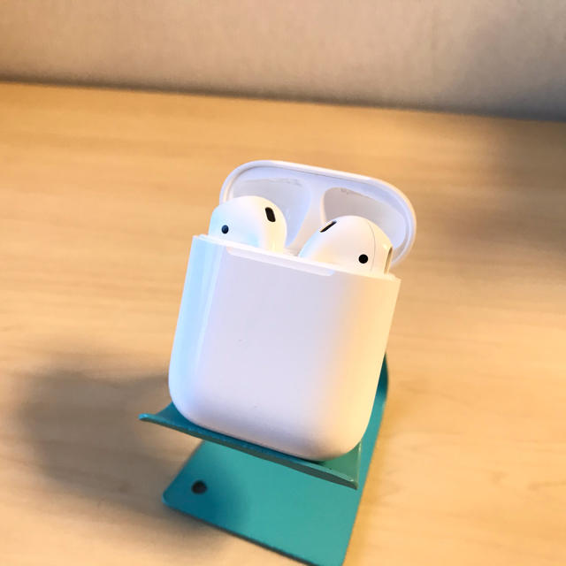 Apple(アップル)の(かーしーjr様専用)Apple AirPods 第二世代 正規品 スマホ/家電/カメラのオーディオ機器(ヘッドフォン/イヤフォン)の商品写真