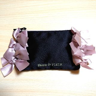 メゾンドフルール(Maison de FLEUR)の【美品】Maison de FLEUR サイドリボン カラーポーチ(ポーチ)