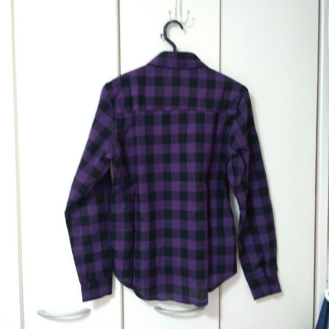 【未使用タグ付】紫黒長袖 チェックシャツ レディースM  レディースのトップス(シャツ/ブラウス(長袖/七分))の商品写真