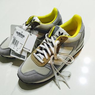 フレイアイディー adidas別注スニーカー