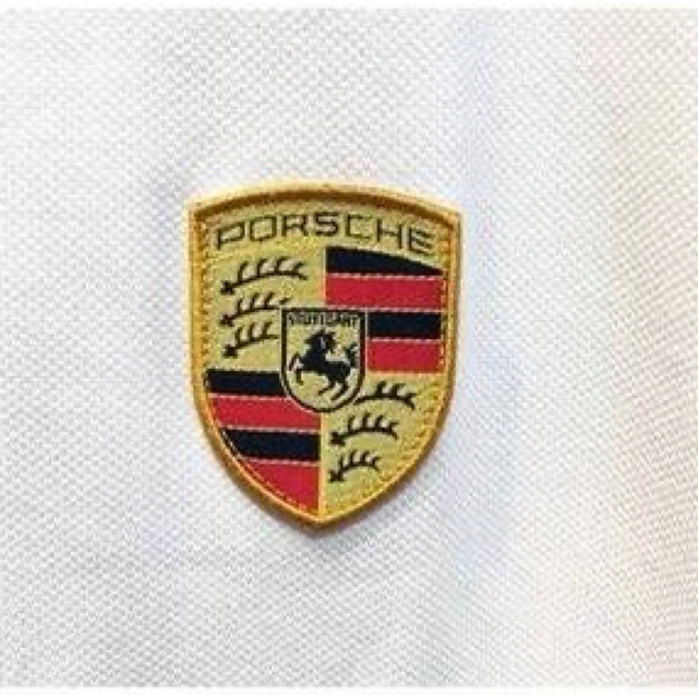 Porsche(ポルシェ)の1価額￥7300.ポルシェ クレスト ロゴ ポロシャツ ホワイト 半袖 メンズのトップス(ポロシャツ)の商品写真