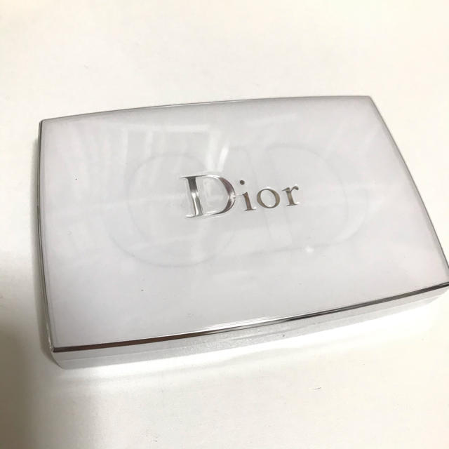 Dior  スノーホワイトニング ＵＶ コンパクト 001 新品