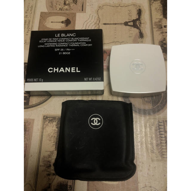 CHANEL(シャネル)のシャネル　ルブランコンパクトラディアンス21ベージュ コスメ/美容のベースメイク/化粧品(ファンデーション)の商品写真