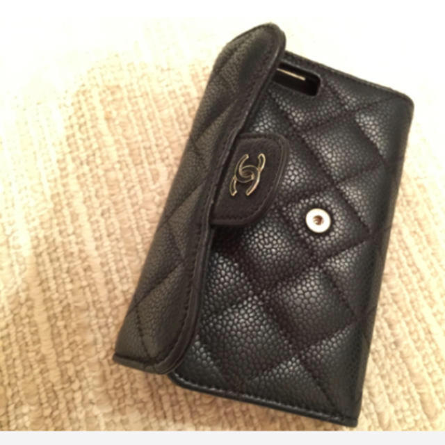 CHANEL(シャネル)のCHANEL iPhone⑸ スマホ/家電/カメラのスマホアクセサリー(モバイルケース/カバー)の商品写真