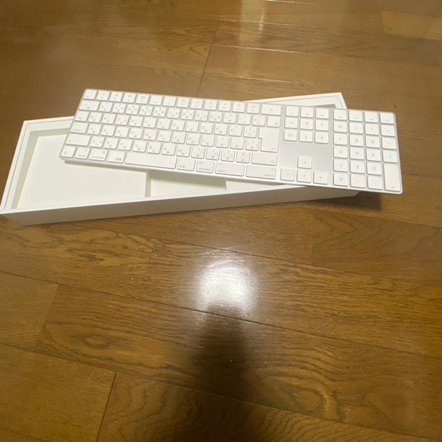 Apple(アップル)のApple magic keyboard テンキー付 の販売です。 送料無料 スマホ/家電/カメラのPC/タブレット(PC周辺機器)の商品写真