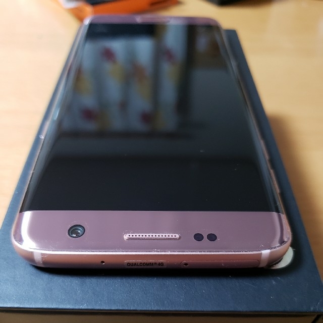 Galaxy(ギャラクシー)の⭐美品⭐SIMロック解除済⭐au galaxy s7 edge (おまけ付き) スマホ/家電/カメラのスマートフォン/携帯電話(スマートフォン本体)の商品写真