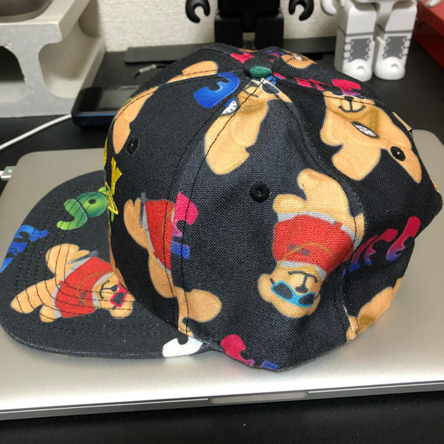 JOYRICH(ジョイリッチ)のjoy rich スナップバック cap  キャップ　くま柄　クマ柄　ベアー メンズの帽子(キャップ)の商品写真