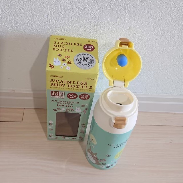 ジブリ(ジブリ)のとなりのトトロ 新品 超軽量 ロック付ワンプッシュマグボトル 360ml キッズ/ベビー/マタニティの授乳/お食事用品(水筒)の商品写真