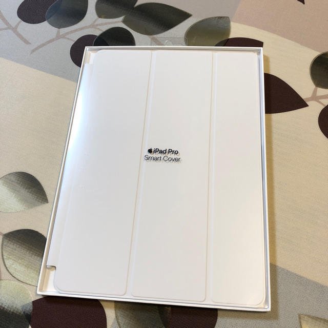 Apple(アップル)の10.5インチiPad Pro用Smart Cover - ホワイト スマホ/家電/カメラのスマホアクセサリー(iPadケース)の商品写真