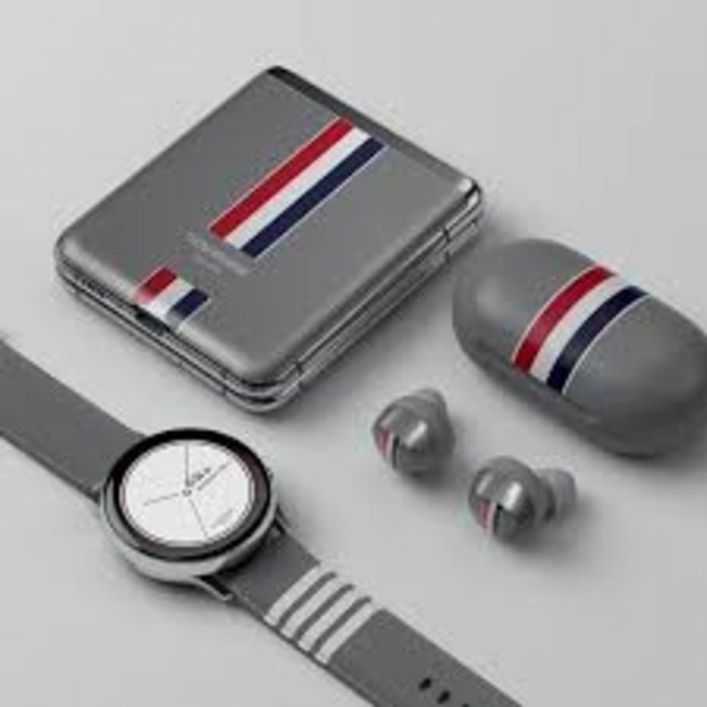 THOM BROWNE(トムブラウン)の★Galaxy z flip Thom Browne ウォッチのみトムブラウン スマホ/家電/カメラのスマートフォン/携帯電話(スマートフォン本体)の商品写真