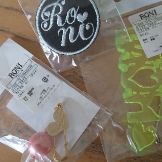 ロニィ(RONI)のRONI ブローチ(その他)