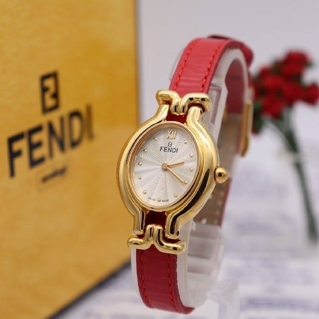 注目 FENDI - 動作品 人気モデル 640L/ベルト4本 正規品【新品電池】FENDI 腕時計 - raffles.mn
