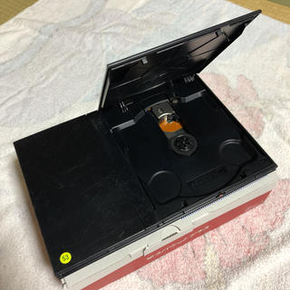 プレイステーション2(PlayStation2)の動作バッチリだけどキズ多し、故に格安のPS2.70000.薄型ps2 ブラックだ(家庭用ゲーム機本体)