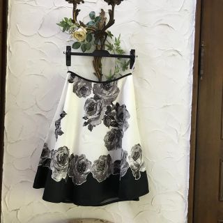 エムズグレイシー(M'S GRACY)のお値下げ致しました！　　リボンカーディガン、薔薇スカート　　セット(ひざ丈スカート)