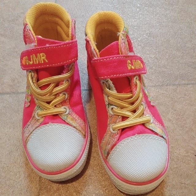 16センチ　女の子　スニーカー　靴 キッズ/ベビー/マタニティのキッズ靴/シューズ(15cm~)(スニーカー)の商品写真