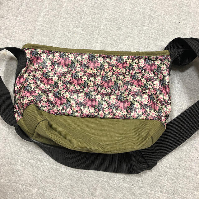 Manhattan Portage(マンハッタンポーテージ)のManhattanPortage 花柄バッグ レディースのバッグ(ショルダーバッグ)の商品写真