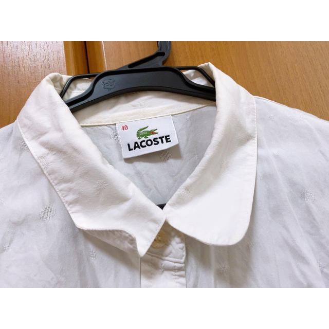 LACOSTE(ラコステ)のラコステ　白ワイシャツ レディースのトップス(シャツ/ブラウス(半袖/袖なし))の商品写真