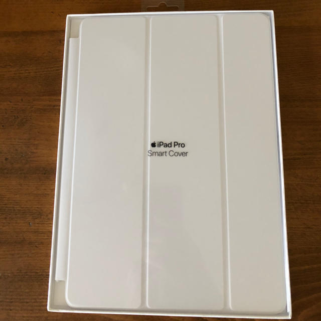 Apple(アップル)の10.5インチiPad Pro用SmartCoverホワイト 他機種対応　新品 スマホ/家電/カメラのスマホアクセサリー(iPadケース)の商品写真
