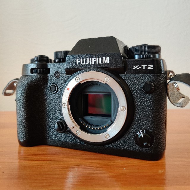 富士フイルム(フジフイルム)のFUJIFILM X-T2 ブラック ボディ スマホ/家電/カメラのカメラ(ミラーレス一眼)の商品写真