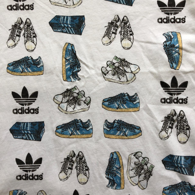 adidas adidas Tシャツ 総柄 スニーカー柄 靴 トレフォイル M-L相当の通販 by 爆安｜アディダスならラクマ