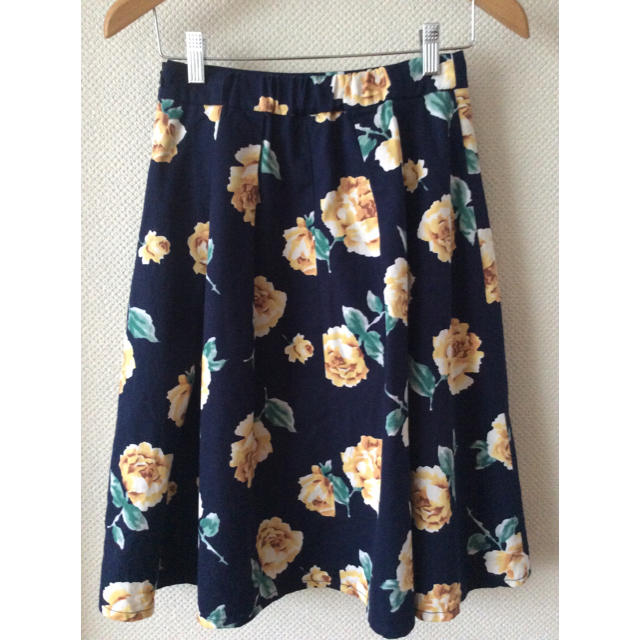OZOC(オゾック)のオゾック OZOC スカート 花柄 新品未使用 レディースのスカート(ひざ丈スカート)の商品写真
