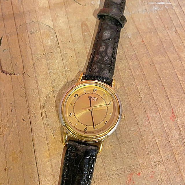 SEIKO(セイコー)のSEIKOのクォーツ黒ベルト　丸盤 レディースのファッション小物(腕時計)の商品写真