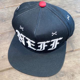 ネフ(Neff)のneff キャップ　クロ/アカ　未使用　送料込み　激安(キャップ)