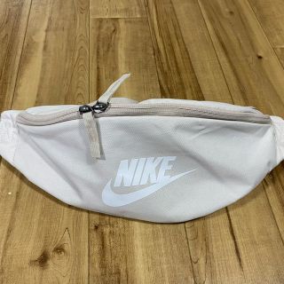 ナイキ(NIKE)のNIKE   ポーチ　白(ウエストポーチ)