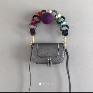 アニヤハインドマーチ(ANYA HINDMARCH)のANYA HINDMARCH ペーパーチェーンポシェット(ショルダーバッグ)