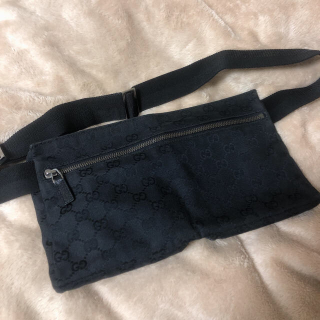 Gucci(グッチ)のお値下げ‼︎ 美品✨GUCCI ウエストポーチ  ボディバック レディースのバッグ(ボディバッグ/ウエストポーチ)の商品写真