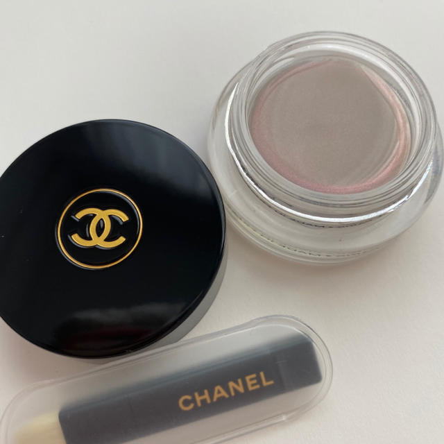 CHANEL(シャネル)のシャネル グロスルミエール アイカラー新品 コスメ/美容のベースメイク/化粧品(アイシャドウ)の商品写真