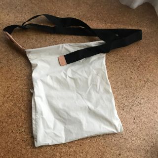 コモリ(COMOLI)の【美品】whowhat WRAPBAG サコッシュ　XSサイズ(ショルダーバッグ)