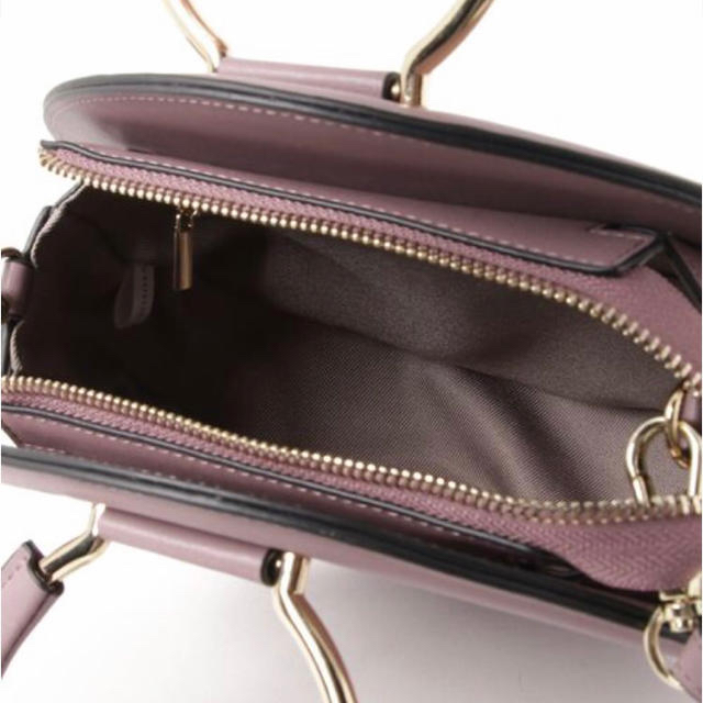 レザーサークルバッグ　メタルハンドルバッグ　本革 レディースのバッグ(ショルダーバッグ)の商品写真