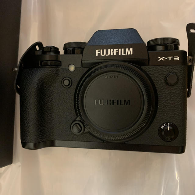 富士フイルム(フジフイルム)の【明日まで値下げ+おまけ付】FUJI FILM  X-T3 レンズキット スマホ/家電/カメラのカメラ(ミラーレス一眼)の商品写真