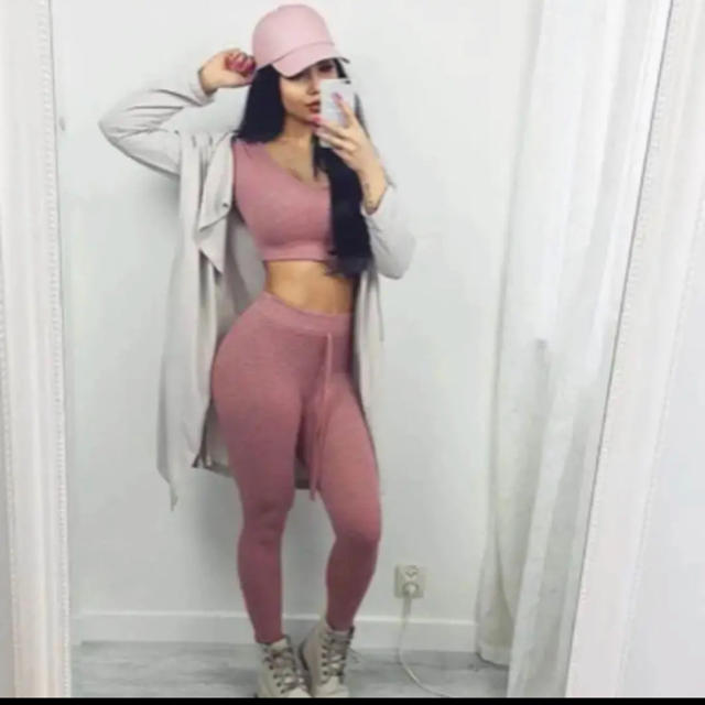 Class(クラス)のFashion nova♡クロップドフーディー レディースのトップス(カットソー(長袖/七分))の商品写真