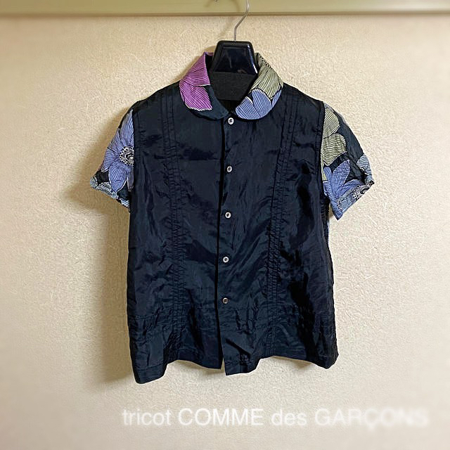 COMME des GARCONS(コムデギャルソン)のtricot  コムデギャルソン　花柄半袖シャツ レディースのトップス(シャツ/ブラウス(半袖/袖なし))の商品写真