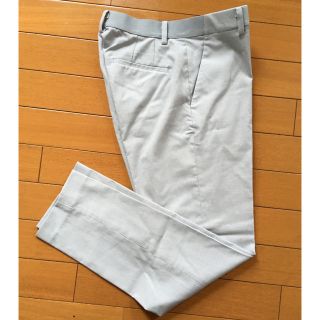 ユニクロ(UNIQLO)のユニクロ　スラックス　パンツ　中古(カジュアルパンツ)