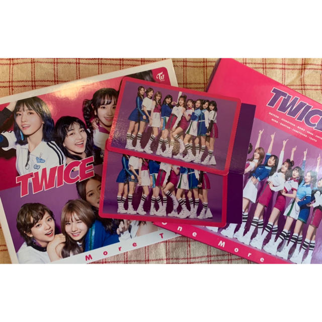 TWICE One More Time A盤 B盤セット エンタメ/ホビーのCD(K-POP/アジア)の商品写真