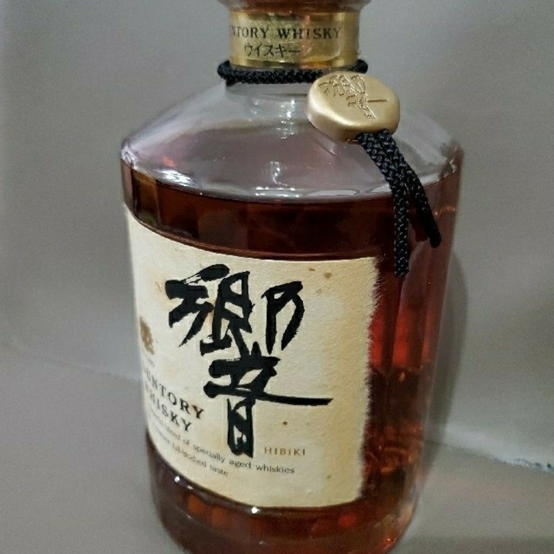 サントリー(サントリー)のサントリー　響17年　旧ボトル 750ml　金キャップ 食品/飲料/酒の酒(ウイスキー)の商品写真