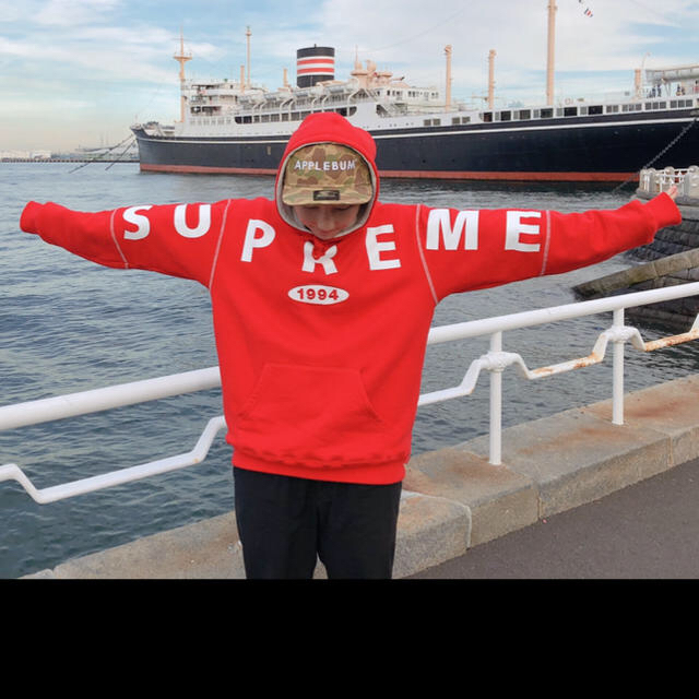 supreme パーカー