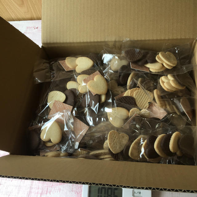 ハートクッキー６個包装✖️約70袋　着払い 食品/飲料/酒の食品(菓子/デザート)の商品写真